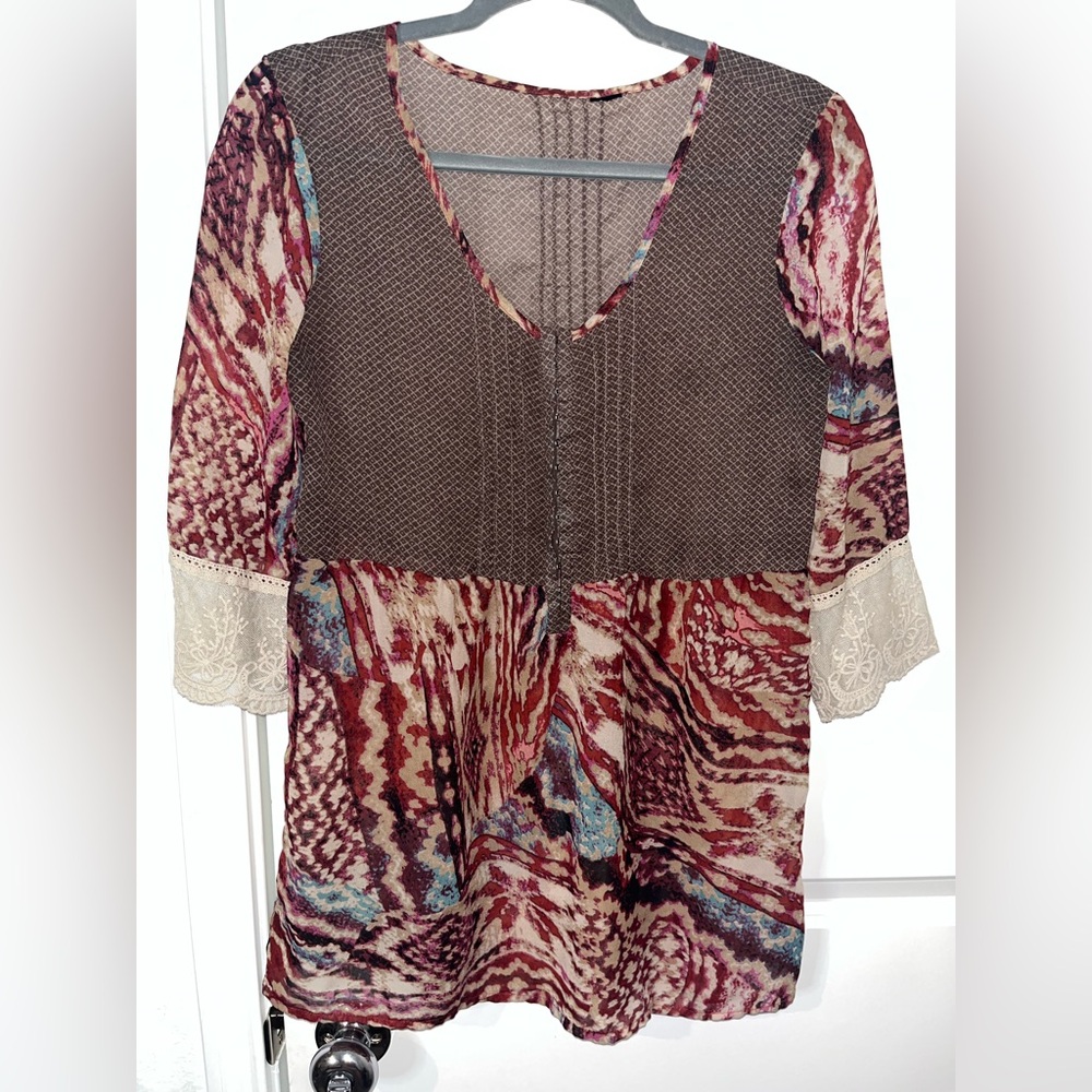Buckle BKE Boutique Small Printed Lace Blouse Casual Chiffon Multicolor Eclectic